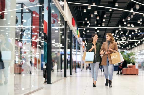 How Does Tourism Impact the Dubai Retail Market?