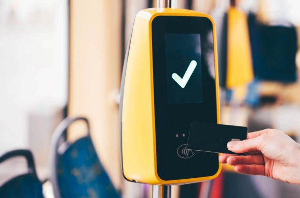 الحوكمة الرقمية: استراتيجية القطاع العام في عصر الحكومات الذكية